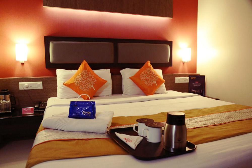 Oyo Premium Shirole Road Hotel Pune Esterno foto
